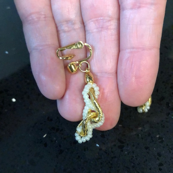 Trifari vintage earrings - Picture 3 of 3